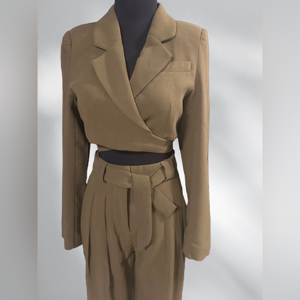 Torn by Ronny Kobo cropped blazer set - Picture 3 of 7